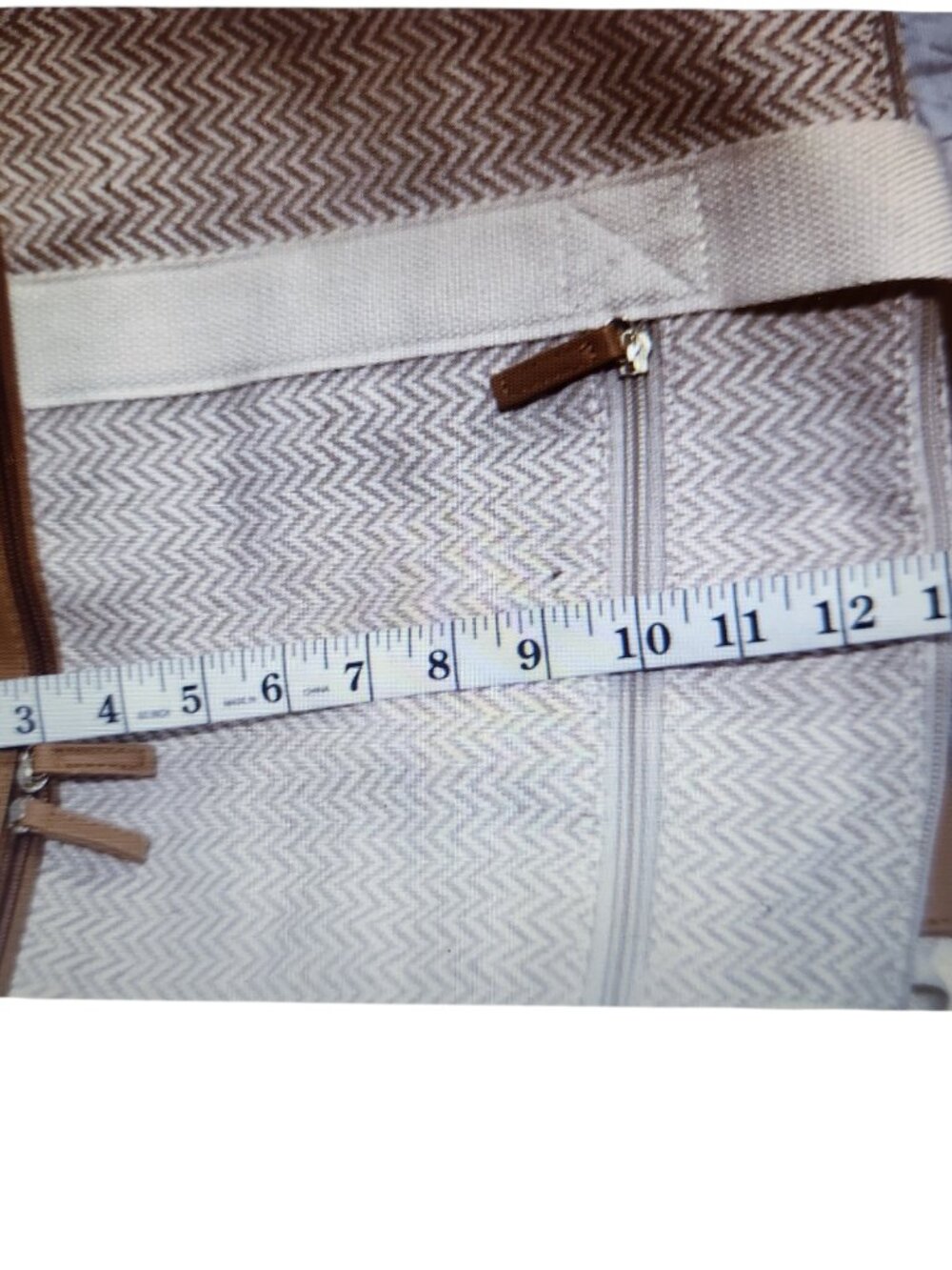 NWT DSW Weekender Duffel Bag Beige Cream Chevron Pattern - Picture 5 of 12